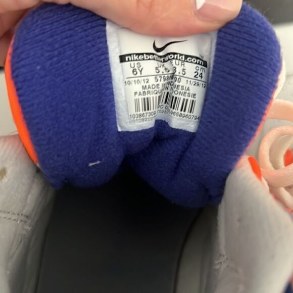 Nike Air Trainers GS. - Picture 8 of 10